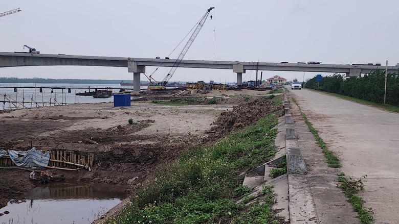 Nam Định: Loạt bến b&atilde;i tr&aacute;i ph&eacute;p bủa v&acirc;y, xe nghi qu&aacute; tải tung ho&agrave;nh đ&ecirc; Hữu Hồng- Ảnh 12.