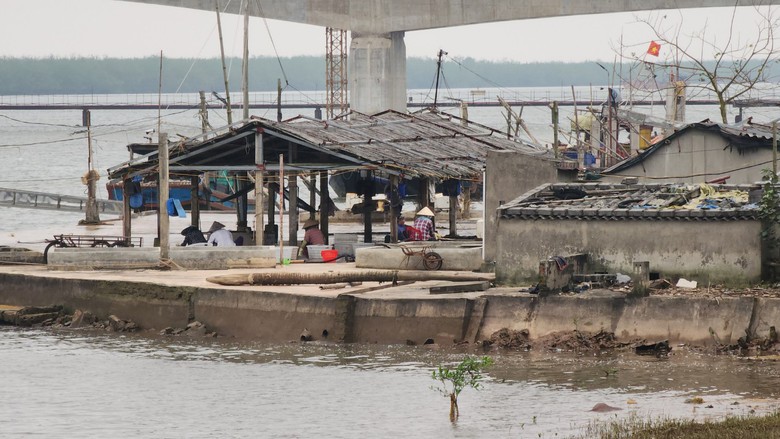 Nam Định: Loạt bến b&atilde;i tr&aacute;i ph&eacute;p bủa v&acirc;y, xe nghi qu&aacute; tải tung ho&agrave;nh đ&ecirc; Hữu Hồng- Ảnh 10.