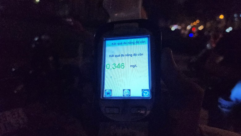 T&agrave;i xế tung đủ chi&ecirc;u vẫn kh&ocirc;ng tho&aacute;t lỗi vi phạm nồng độ cồn- Ảnh 11.