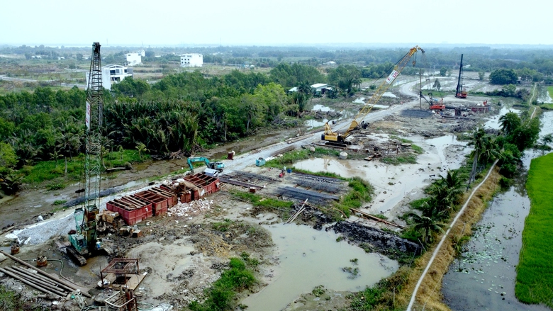 Cao tốc, đường vành đai ngóng mặt bằng, tái định cư
- Ảnh 2. Cao tốc, đường vành đai ngóng mặt bằng, tái định cư
- Ảnh 2.