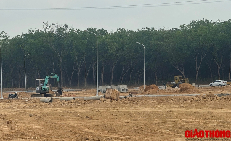 Đồng Nai: Dân nhường đất làm đường mỏi mòn chờ tái định cư- Ảnh 1. Đồng Nai: Dân nhường đất làm đường mỏi mòn chờ tái định cư- Ảnh 1.