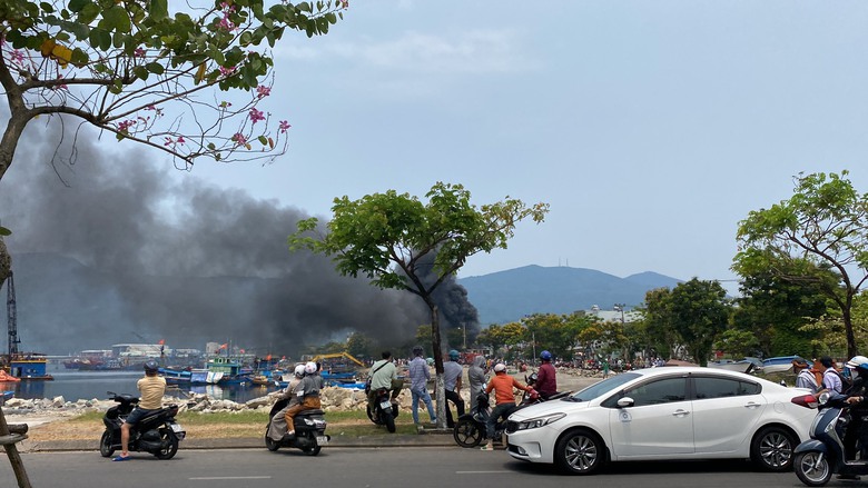 Ch&aacute;y nh&agrave; kho cạnh &acirc;u thuyền lớn nhất miền Trung- Ảnh 1.