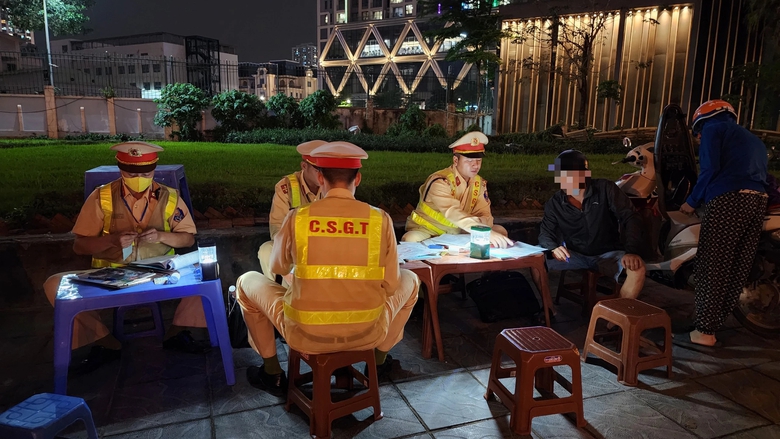 T&agrave;i xế tung đủ chi&ecirc;u vẫn kh&ocirc;ng tho&aacute;t lỗi vi phạm nồng độ cồn- Ảnh 2.