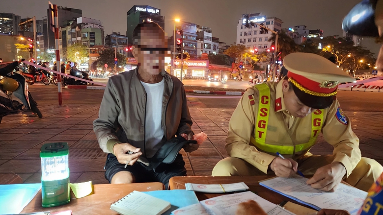 T&agrave;i xế tung đủ chi&ecirc;u vẫn kh&ocirc;ng tho&aacute;t lỗi vi phạm nồng độ cồn- Ảnh 5.