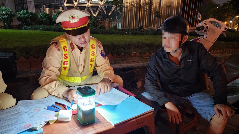 T&agrave;i xế tung đủ chi&ecirc;u vẫn kh&ocirc;ng tho&aacute;t lỗi vi phạm nồng độ cồn- Ảnh 6.