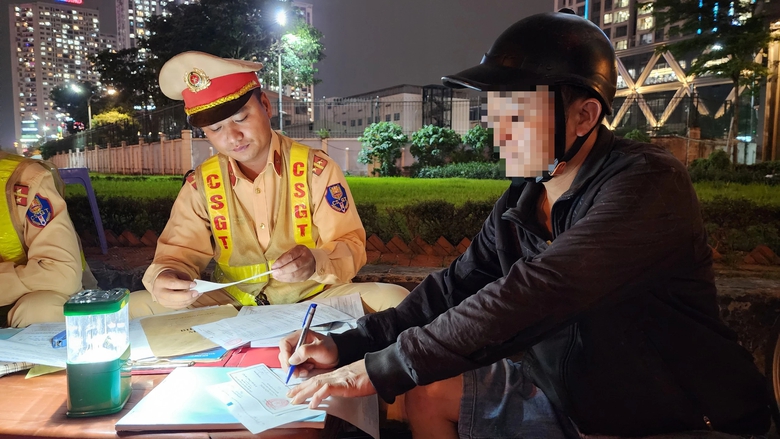 T&agrave;i xế tung đủ chi&ecirc;u vẫn kh&ocirc;ng tho&aacute;t lỗi vi phạm nồng độ cồn- Ảnh 7.