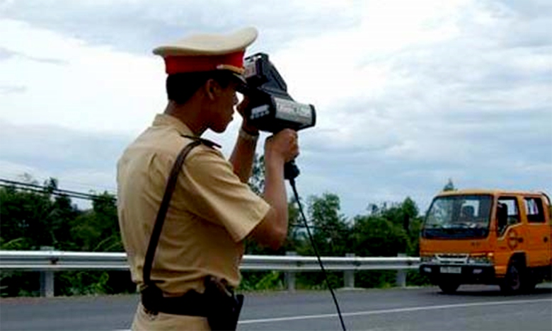 CSGT được ph&eacute;p đứng ở đ&acirc;u bắn tốc độ?- Ảnh 1.