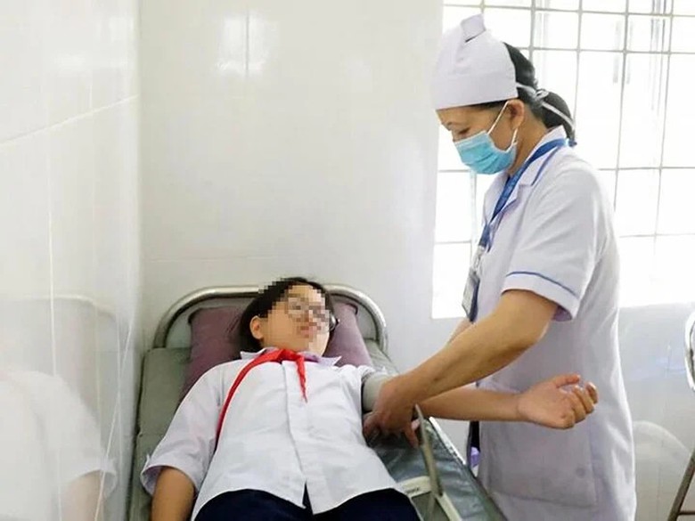 Hàng chục học sinh ở Khánh Hòa nhập viện sau khi ăn sáng từ hàng rong- Ảnh 1. Hàng chục học sinh ở Khánh Hòa nhập viện sau khi ăn sáng từ hàng rong- Ảnh 1.