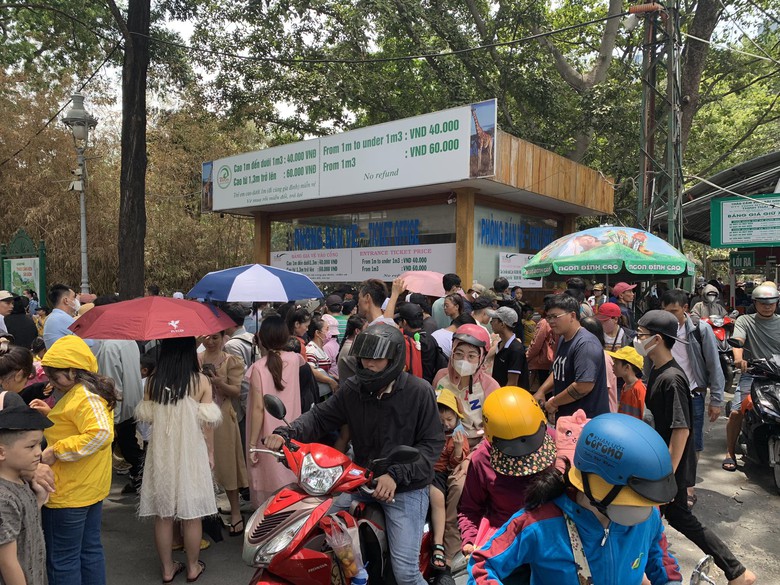 Thảo Cầm Vi&ecirc;n S&agrave;i G&ograve;n chật như n&ecirc;m những ng&agrave;y nghỉ lễ- Ảnh 1.