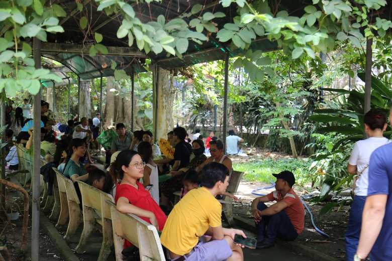 Thảo Cầm Vi&ecirc;n S&agrave;i G&ograve;n chật như n&ecirc;m những ng&agrave;y nghỉ lễ- Ảnh 9.