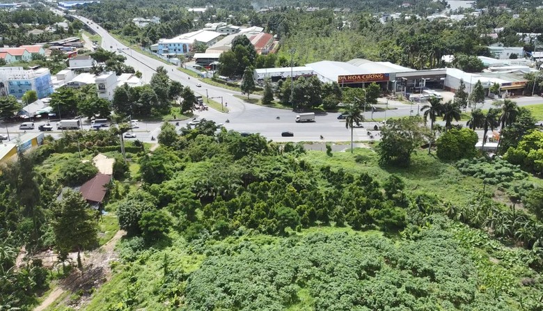 Cận cảnh b&atilde;i r&aacute;c khổng lồ chắn cao tốc Cần Thơ - C&agrave; Mau sắp được di dời- Ảnh 7.