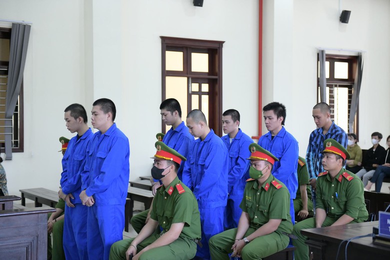 70 năm tù đối với nhóm bị cáo đâm chết người vì chuyện từ cuộc nhậu- Ảnh 1. 70 năm tù đối với nhóm bị cáo đâm chết người vì chuyện từ cuộc nhậu- Ảnh 1.