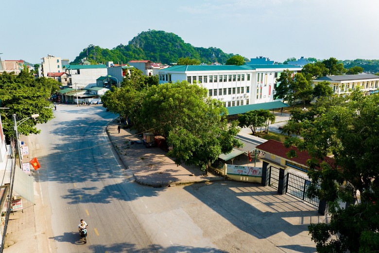 H&agrave; Nội: Cổng trường an to&agrave;n hơn sau khi giới hạn tốc độ- Ảnh 4.