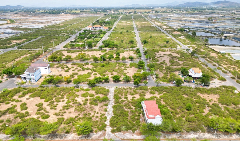 Cận cảnh khu tái định cư 50ha, gần 10 năm chỉ còn 1 hộ- Ảnh 1. Cận cảnh khu tái định cư 50ha, gần 10 năm chỉ còn 1 hộ- Ảnh 1.