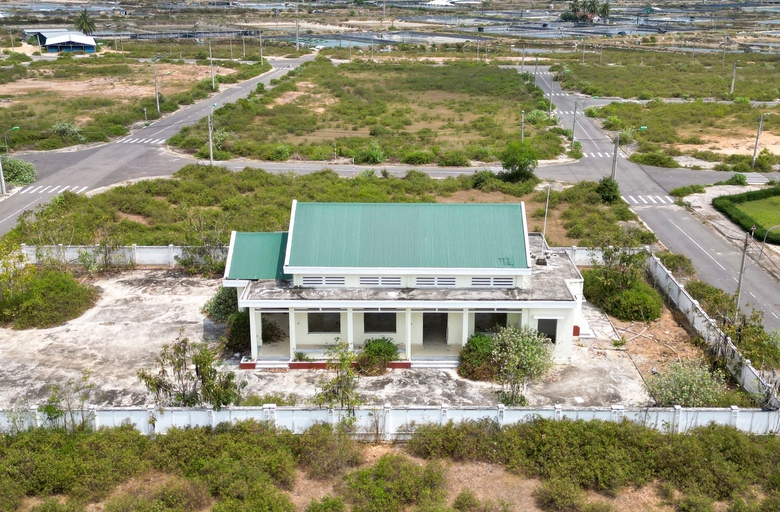 Cận cảnh khu tái định cư 50ha, gần 10 năm chỉ còn 1 hộ- Ảnh 2. Cận cảnh khu tái định cư 50ha, gần 10 năm chỉ còn 1 hộ- Ảnh 2.