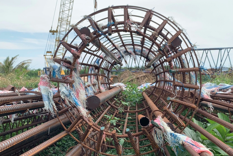 Quảng Ng&atilde;i: C&ocirc;ng trường đường 3.500 tỷ kh&ocirc;ng b&oacute;ng người v&igrave; thiếu c&aacute;t- Ảnh 6.