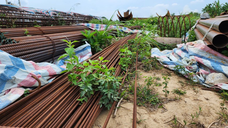 V&igrave; sao nhiều dự &aacute;n giao th&ocirc;ng trọng điểm ở Quảng Ng&atilde;i xin gi&atilde;n tiến độ?- Ảnh 3.