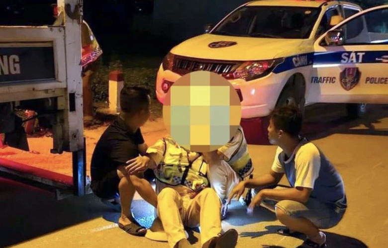Tạm giữ ma men th&ocirc;ng chốt kiểm tra, đ&acirc;m g&atilde;y ch&acirc;n trung t&aacute; CSGT- Ảnh 1.