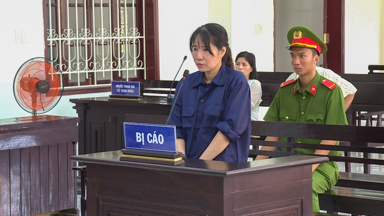 Được nhờ đứng tên, người phụ nữ ở Vĩnh Long lừa bán luôn đất và nhà của bạn- Ảnh 1. Được nhờ đứng tên, người phụ nữ ở Vĩnh Long lừa bán luôn đất và nhà của bạn- Ảnh 1.