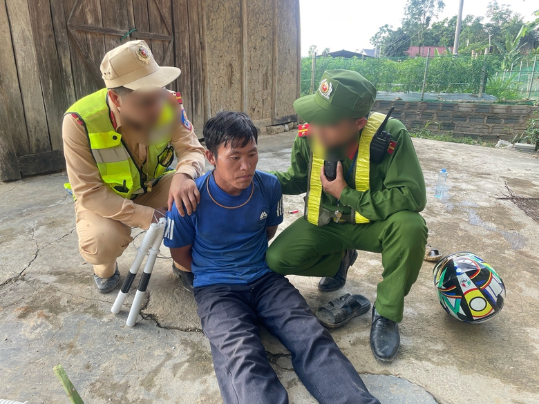 Đi xe máy không biển số mua ma túy, bị CSGT Lai Châu tóm gọn- Ảnh 1. Đi xe máy không biển số mua ma túy, bị CSGT Lai Châu tóm gọn- Ảnh 1.