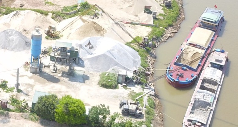 Thái Bình: Trạm trộn, bến bãi trái phép bủa vây, chính quyền loay hoay xử lý- Ảnh 1. Thái Bình: Trạm trộn, bến bãi trái phép bủa vây, chính quyền loay hoay xử lý- Ảnh 1.