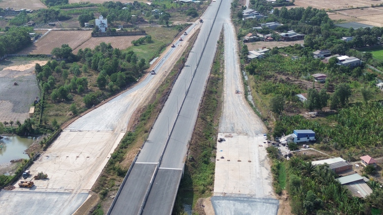 Hai nút giao kết nối QL1 với cao tốc TP.HCM - Trung Lương tăng tốc trước mùa mưa- Ảnh 1. Hai nút giao kết nối QL1 với cao tốc TP.HCM - Trung Lương tăng tốc trước mùa mưa- Ảnh 1.