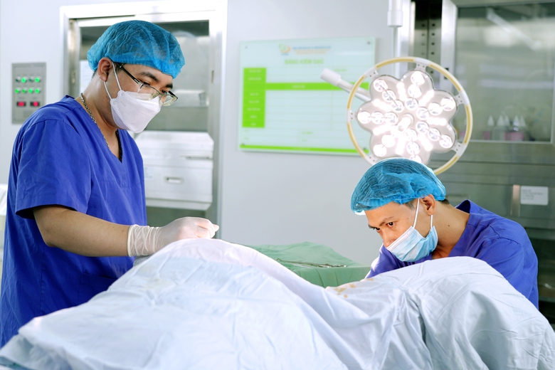 Vợ chồng hiếm muộn tưởng gục ng&atilde; sau 20 lần chuyển ph&ocirc;i thất bại- Ảnh 1.