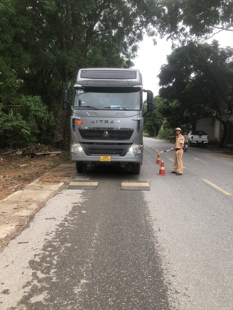 Mỏ đ&aacute; tiếp tay cho xe qu&aacute; tải ở Tuy&ecirc;n Quang: Lực  lượng chức năng xử l&yacute; ra sao?- Ảnh 4.