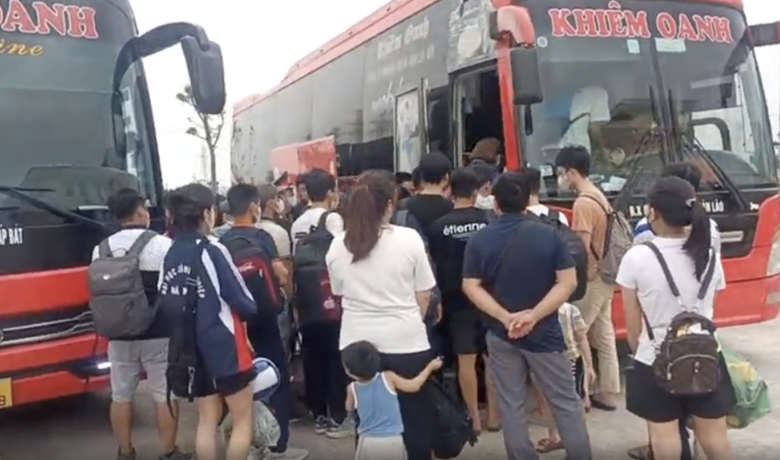 Xe nhồi nh&eacute;t h&agrave;nh kh&aacute;ch, tr&aacute;ch nhiệm doanh nghiệp ở đ&acirc;u?- Ảnh 2.