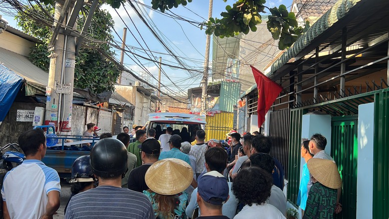 Xe ba g&aacute;c chở nước lật ở ng&atilde; ba, người đ&agrave;n &ocirc;ng tử vong tại chỗ- Ảnh 2.