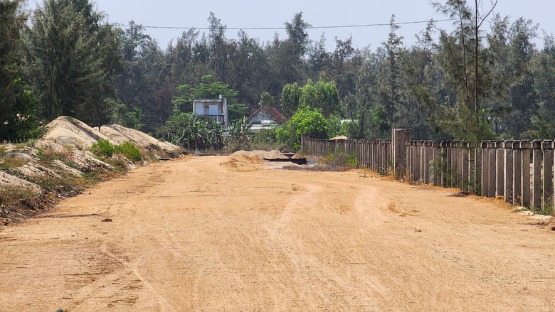 V&igrave; sao nhiều dự &aacute;n giao th&ocirc;ng trọng điểm ở Quảng Ng&atilde;i xin gi&atilde;n tiến độ?- Ảnh 2.