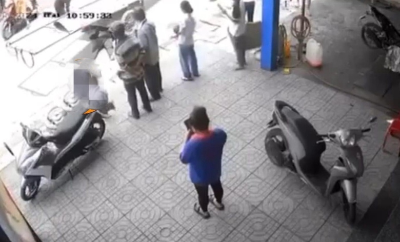 Va chạm với xe chở t&ocirc;n, nam thanh ni&ecirc;n bị cắt l&igrave;a tay, tử vong tại chỗ- Ảnh 2.