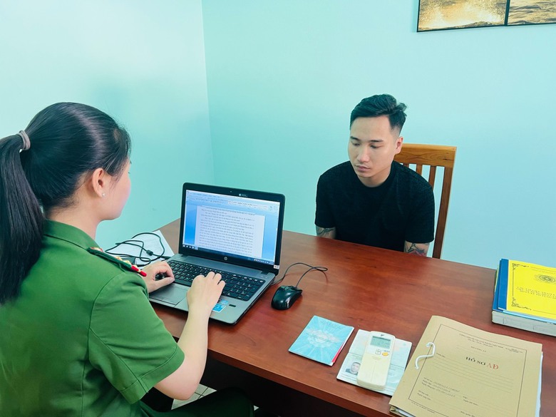 CSGT Tuy&ecirc;n Quang lật tẩy nhiều đối tượng sử dụng GPLX giả- Ảnh 2.