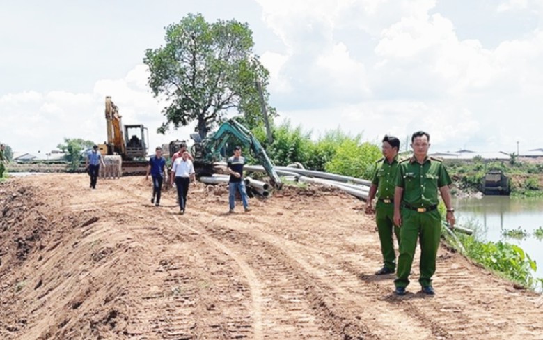An Giang: X&aacute;c minh nghi vấn lợi dụng nạo v&eacute;t ao c&aacute; để khai th&aacute;c c&aacute;t tr&aacute;i ph&eacute;p
