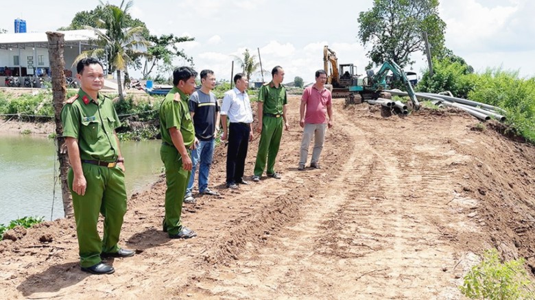 An Giang: Xác minh nghi vấn lợi dụng nạo vét ao cá để khai thác cát trái phép- Ảnh 1. An Giang: Xác minh nghi vấn lợi dụng nạo vét ao cá để khai thác cát trái phép- Ảnh 1.