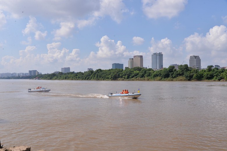 H&agrave; Nội xử l&yacute; nghi&ecirc;m vi phạm trật tự ATGT đường thủy nội địa- Ảnh 1.