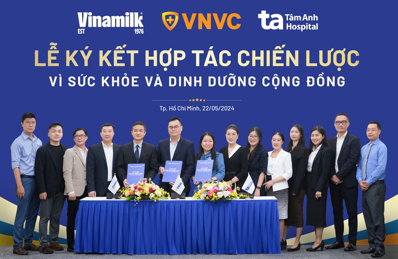 L&atilde;nh đạo Vinamilk, Hệ thống trung t&acirc;m ti&ecirc;m chủng VNVC v&agrave; Bệnh viện Đa khoa T&acirc;m Anh k&yacute; hợp t&aacute;c chiến lược. Ảnh: Vi Nam
