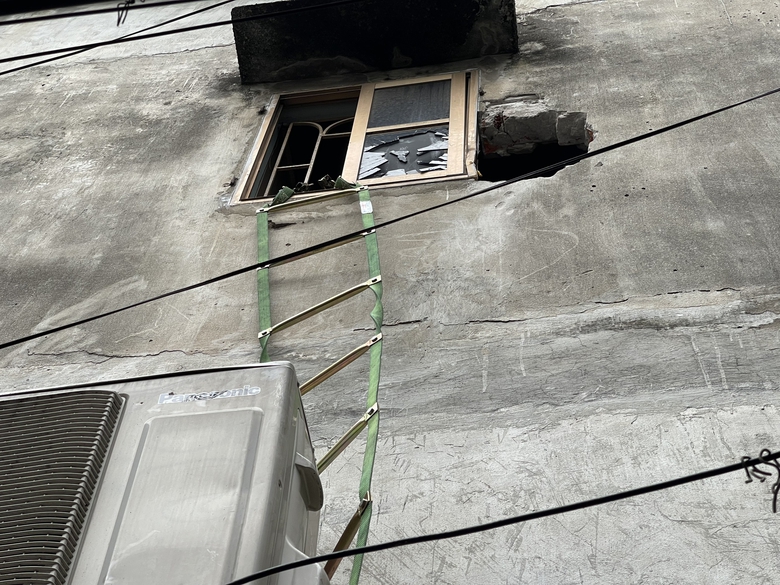 C&aacute;ch n&agrave;o tho&aacute;t nạn an to&agrave;n khi xảy ra ch&aacute;y nh&agrave; trọ?- Ảnh 1.