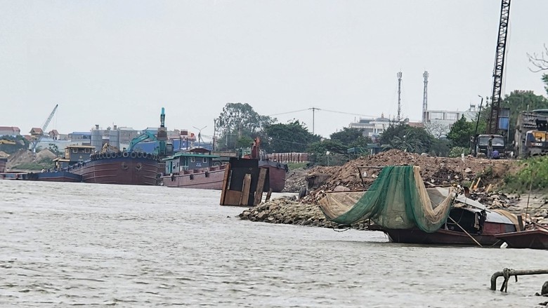 Phạt gần 100 triệu đồng 3 bến b&atilde;i vật liệu tr&aacute;i quy định- Ảnh 1.