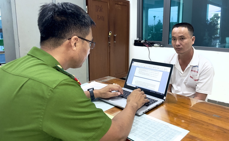 Bắt giam người đ&agrave;n &ocirc;ng l&agrave;m giả đ&aacute; qu&yacute;, lừa đảo 400 triệu đồng- Ảnh 1.