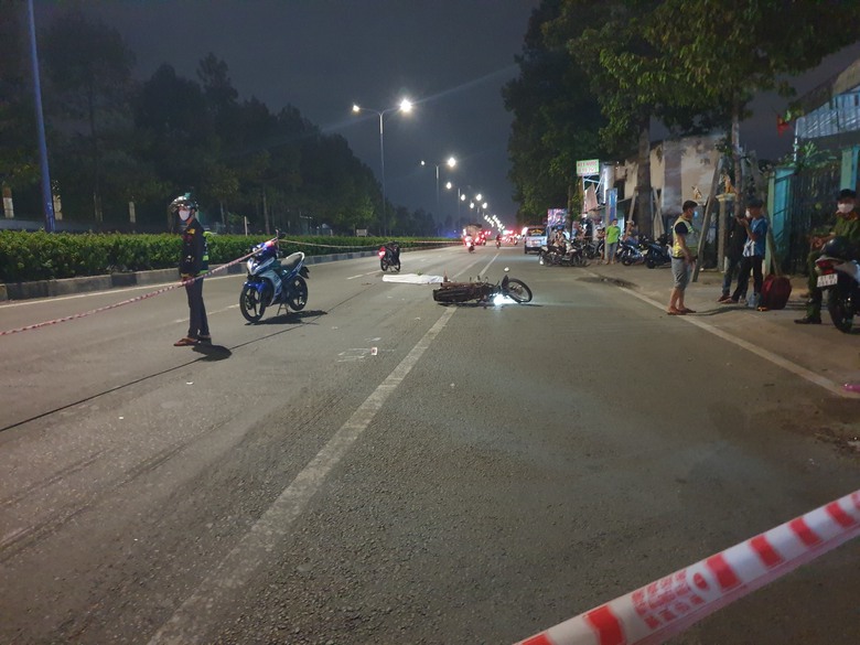 Ng&atilde; xuống đường, người đ&agrave;n &ocirc;ng bị xe container c&aacute;n tử vong- Ảnh 1.