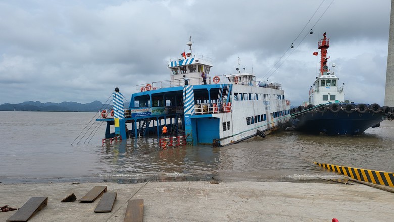 Hải Phòng đang khắc phục sự cố chìm phà tại bến Đồng Bài- Ảnh 1. Hải Phòng đang khắc phục sự cố chìm phà tại bến Đồng Bài- Ảnh 1.