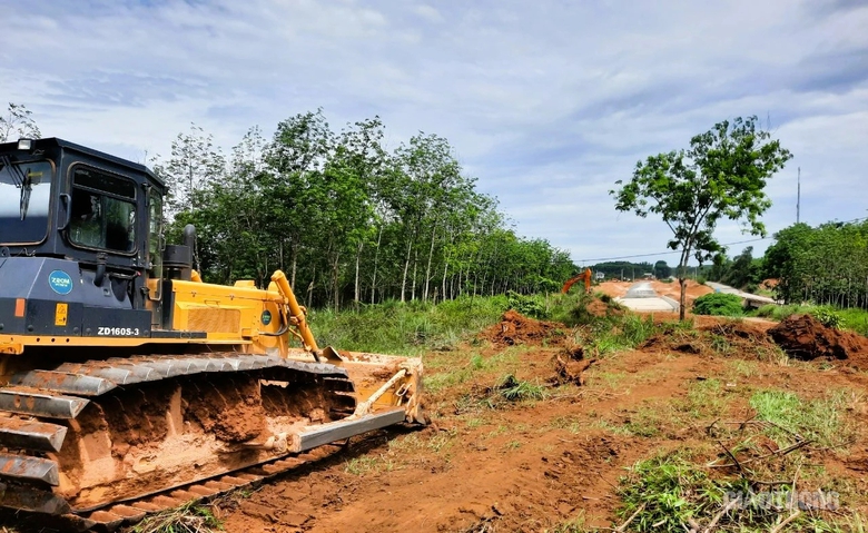 Bảo vệ thi c&ocirc;ng, b&agrave;n giao th&ecirc;m mặt bằng dự &aacute;n cao tốc Vạn Ninh - Cam Lộ- Ảnh 1.