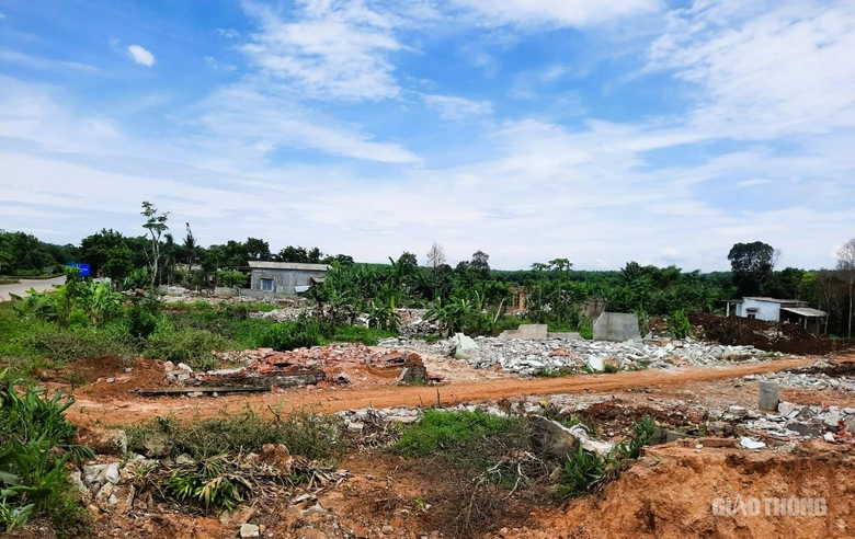 Bảo vệ thi c&ocirc;ng, b&agrave;n giao th&ecirc;m mặt bằng dự &aacute;n cao tốc Vạn Ninh - Cam Lộ- Ảnh 3.