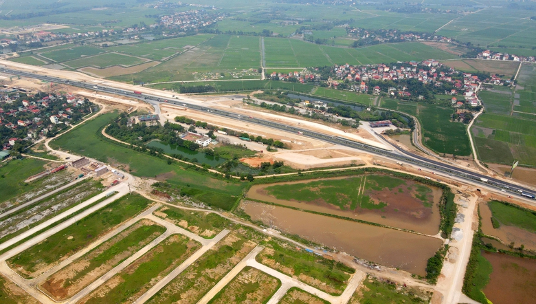 Làm ngày, làm đêm để rút ngắn tiến độ thi công nút giao cao tốc đa tầng 1.400 tỷ đồng- Ảnh 17. Làm ngày, làm đêm để rút ngắn tiến độ thi công nút giao cao tốc đa tầng 1.400 tỷ đồng- Ảnh 17.