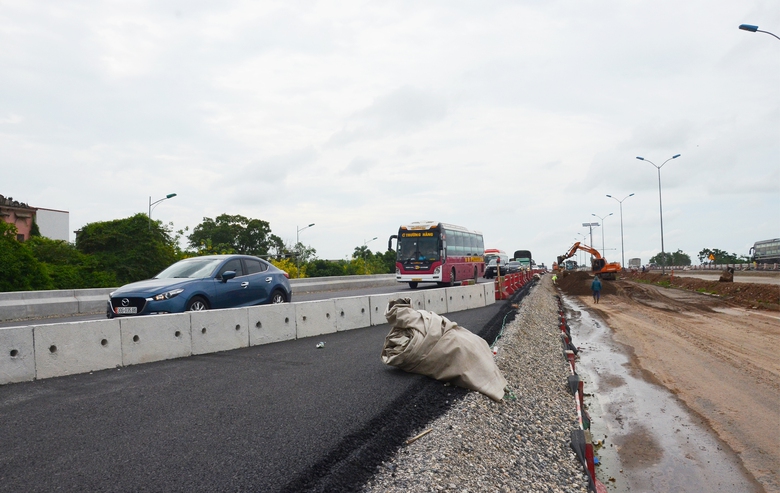 Làm ngày, làm đêm để rút ngắn tiến độ thi công nút giao cao tốc đa tầng 1.400 tỷ đồng- Ảnh 10. Làm ngày, làm đêm để rút ngắn tiến độ thi công nút giao cao tốc đa tầng 1.400 tỷ đồng- Ảnh 10.