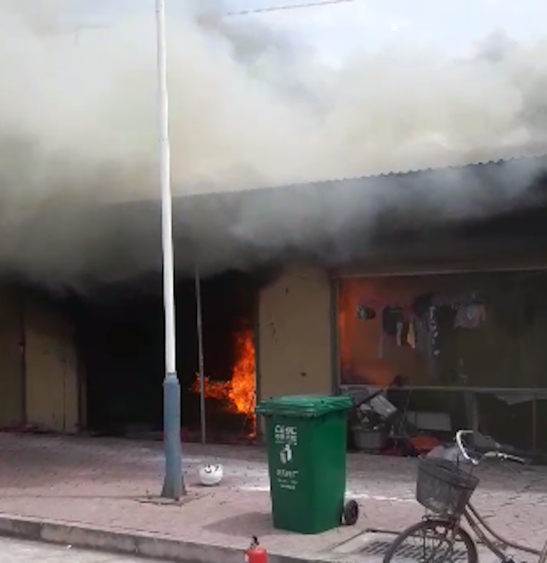 Ch&aacute;y lớn qu&aacute;n cơm ở Hải Dương, một trẻ 15 tuổi tử vong, b&eacute; 11 tuổi đang cấp cứu- Ảnh 1.