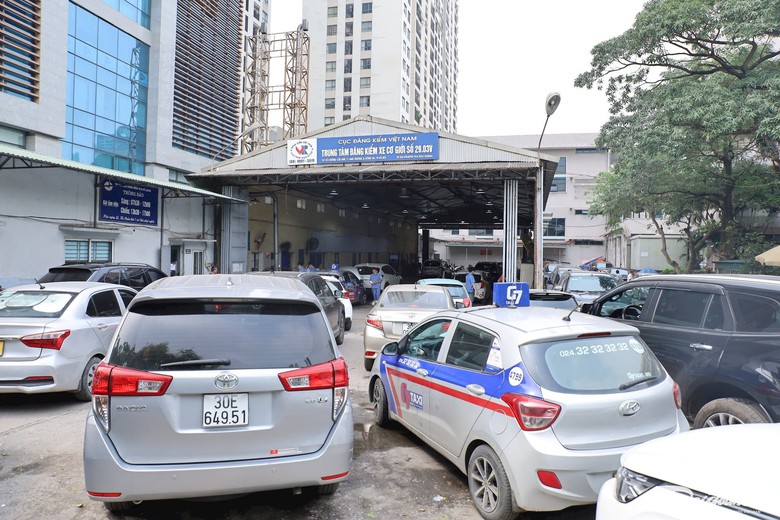 H&agrave; Nội khuyến kh&iacute;ch người d&acirc;n đăng kiểm sớm để tr&aacute;nh &ugrave;n tắc- Ảnh 1.