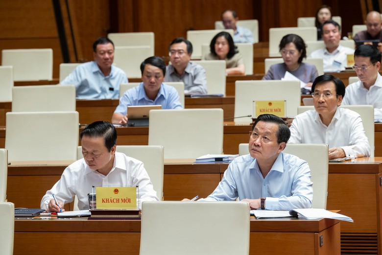 ĐBQH đ&aacute;nh gi&aacute; cao tinh thần "l&agrave;m ng&agrave;y kh&ocirc;ng đủ, tranh thủ l&agrave;m đ&ecirc;m" trong x&acirc;y dựng hạ tầng- Ảnh 2.