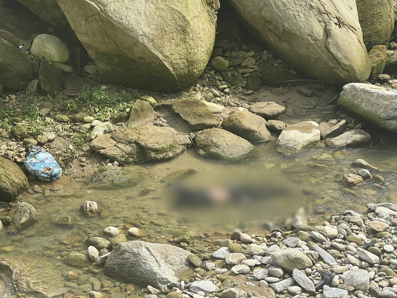 Một người đ&agrave;n &ocirc;ng nghi nhảy cầu M&oacute;ng Sến ở L&agrave;o Cai tử vong- Ảnh 1.